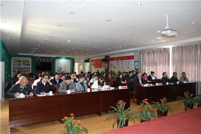 西藏阜康醫(yī)療黨委積極開(kāi)展“不忘初心、牢記使命”主題教育和“不忘合作初心，繼續(xù)攜手前進(jìn)”主題教育